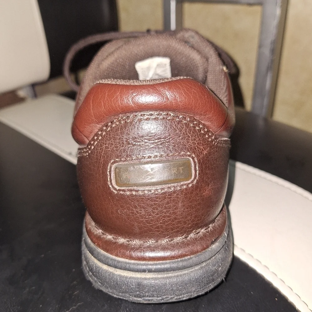 Classic Rockport Brown Tumble Leather Men's Lace-up Shoes In A Mens Size 9.